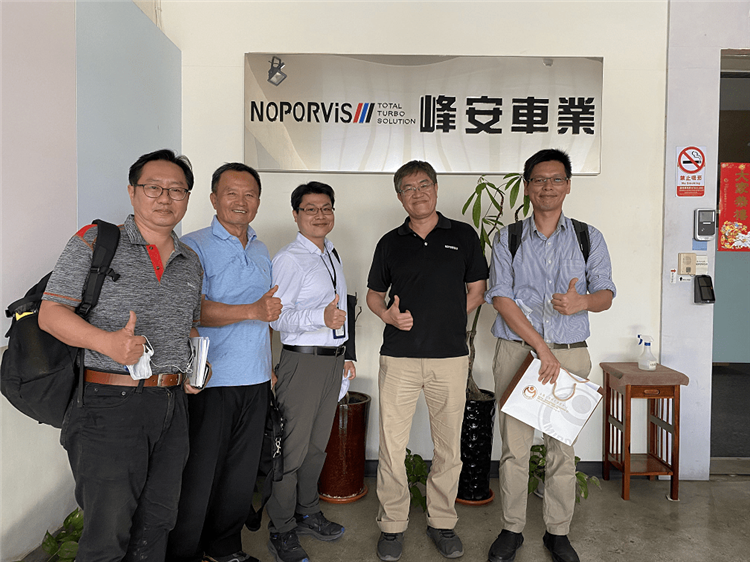 Lin Hui-hong, Manager of Noporvis Co., LTD affirms the park's net-zero service team and metal center for assisting in energy-saving diagnosis