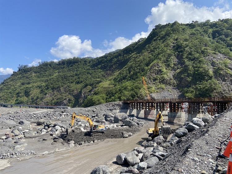 112年卡努颱風後荖濃溪及玉穗溪匯流口災後復舊施工